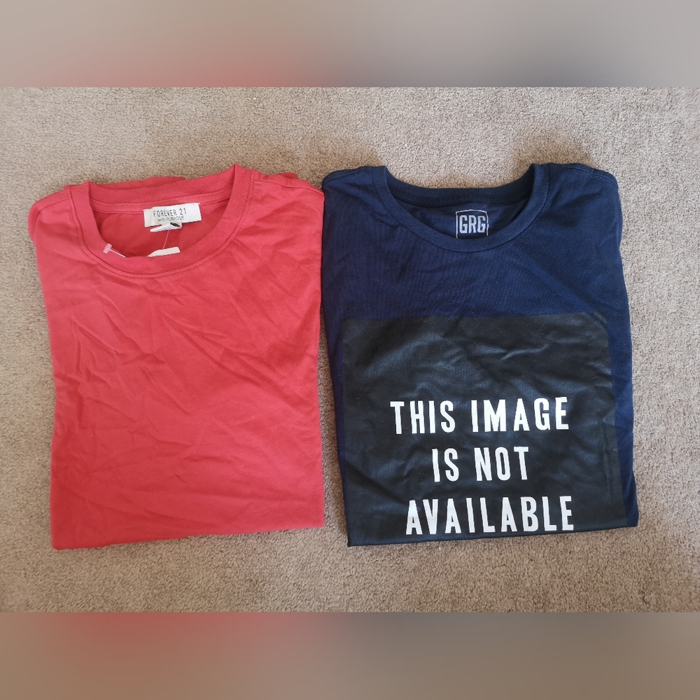 NWT Men Coral And Navy Graphic Tee